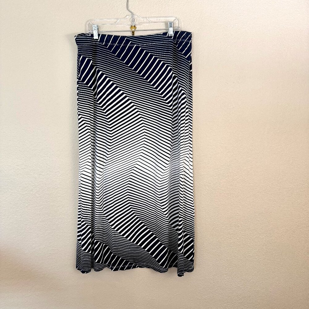 Chico’s Navy & White Stripe Swirl Skirt – Size 2